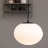 owalna-szklana-lampa-wiszaca-princess-28-od-dyberg-larsen-w-duzym-rozmiarze