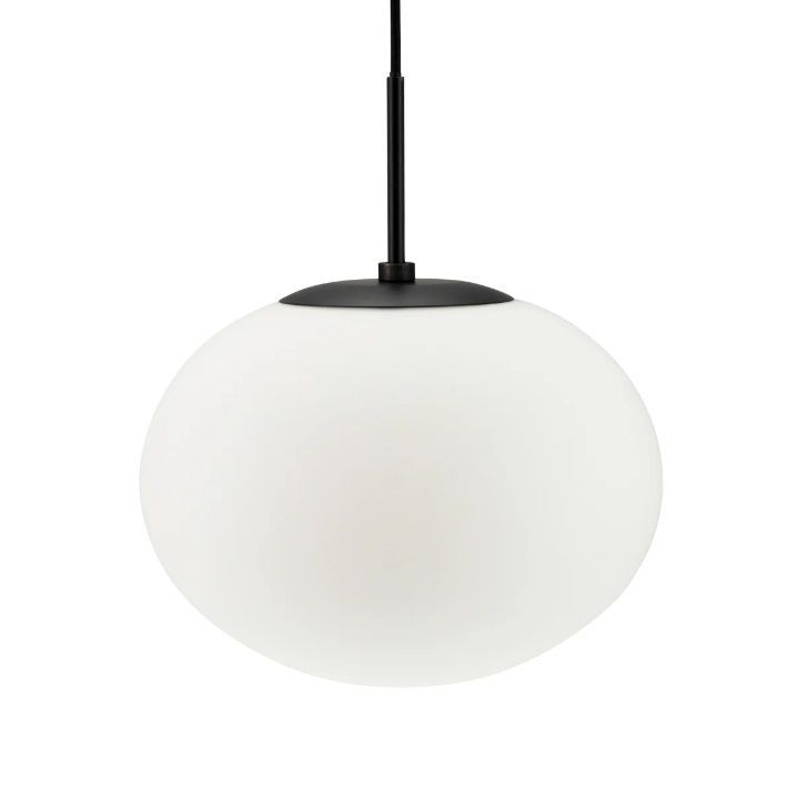 Owalna szklana lampa wisząca Princess 28 od Dyberg Larsen w dużym rozmiarze