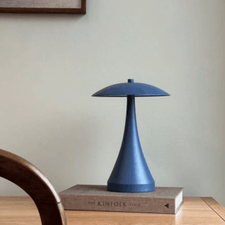 przenosna-lampa-led-vienna-indigo-z-regulacja-jasnosci-i-wbudowanym-akumulatorem