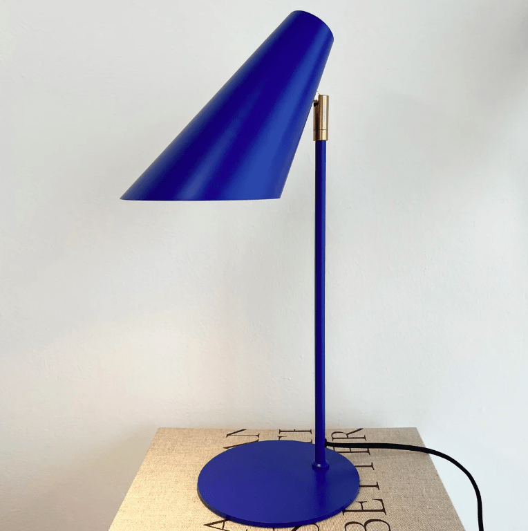 Regulowana niebieska lampa nocna Cale na stolik do sypialni