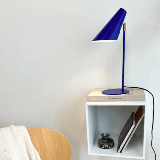 regulowana-niebieska-lampa-nocna-cale-na-stolik-do-sypialni