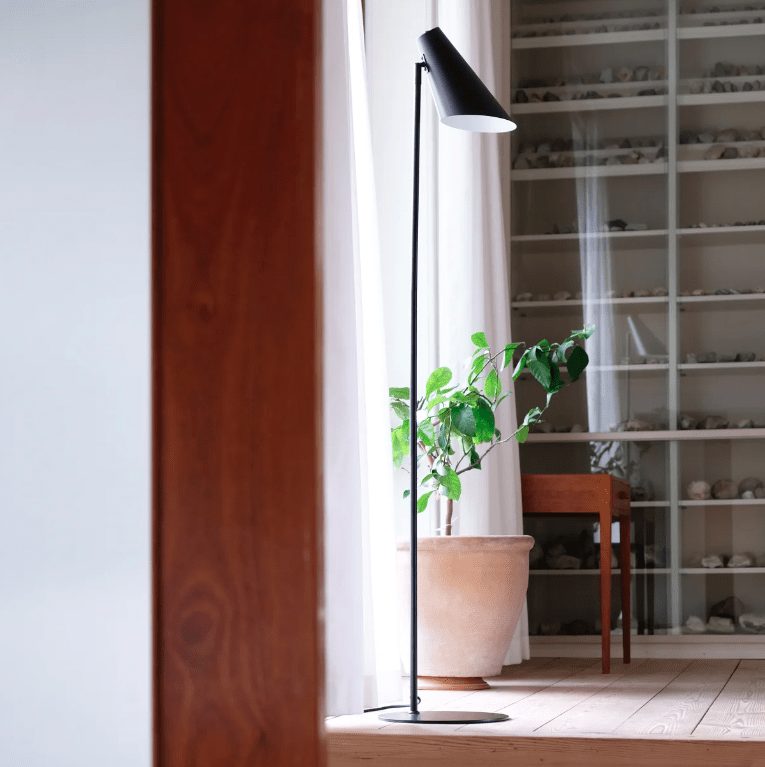 Skandynawska lampa podłogowa Cale od Dyberg Larsen