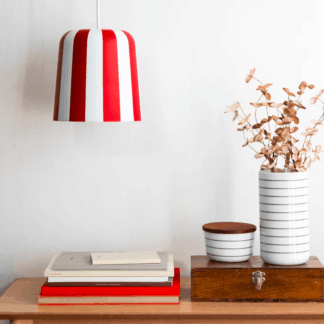 skandynawska-lampa-wiszaca-gry-fager-w-odcieniach-bordo-i-bieli