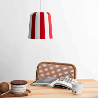 skandynawska-lampa-wiszaca-gry-fager-w-odcieniach-bordo-i-bieli