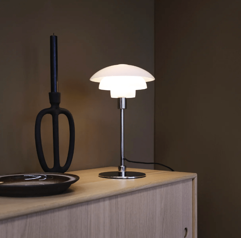 Srebrna lampa stołowa Morph z kloszem wykonanym z trójwarstwowego szkła