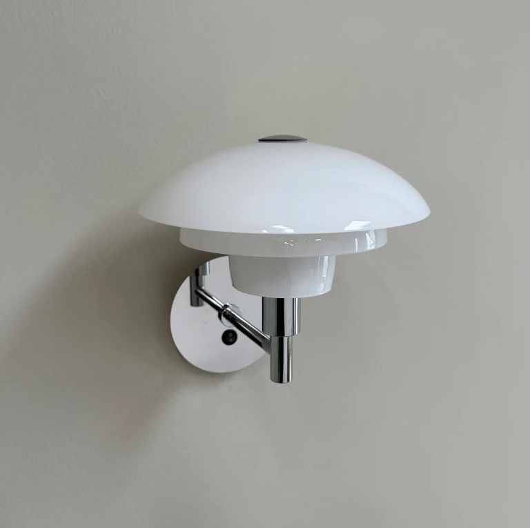 Srebrny kinkiet Morph z białym szklanym kloszem i włącznikiem