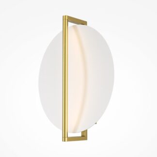 zloty-kinkiet-led-mira-o-plaskiej-konstrukcji-emitujacy-odbite-swiatlo-do-salonu