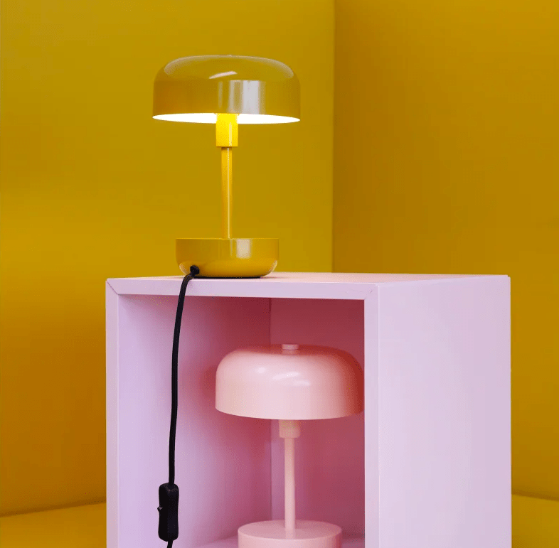 Żółta lampka biurkowa Haipot w kolorze Curry