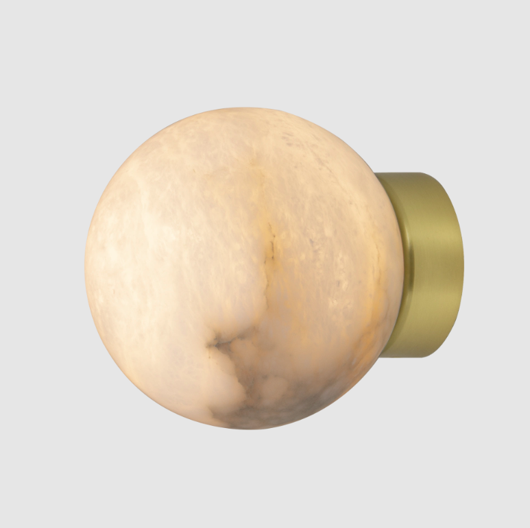 Alabastrowa lampa ścienna Volterra w kształcie kuli z naturalnego kamienia