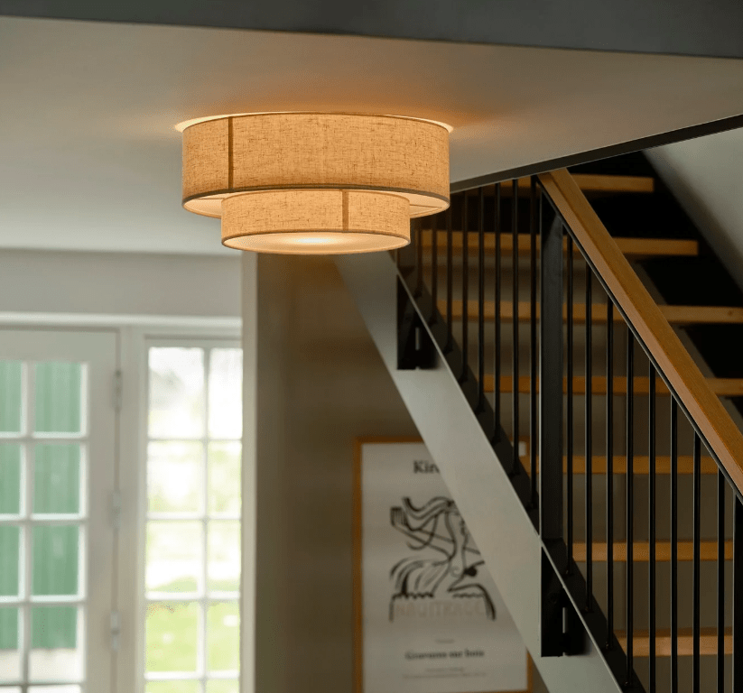 Beżowy materiałowy plafon Malodin o średnicy 50 cm z podwójnym kloszem