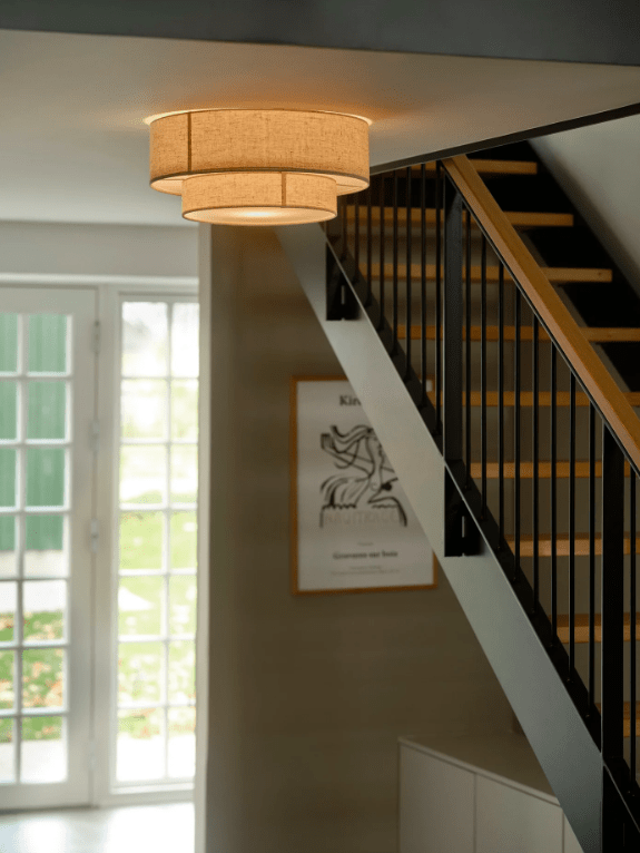 Beżowy materiałowy plafon Malodin o średnicy 50 cm z podwójnym kloszem