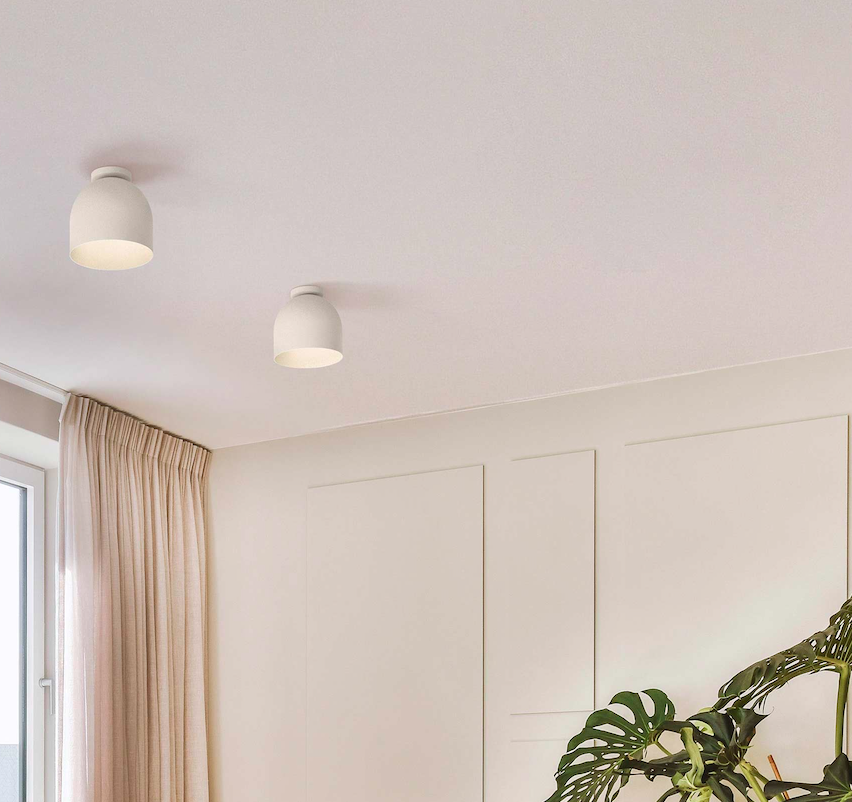 Biały, elegancki plafon w minimalistycznym stylu Rio Robin