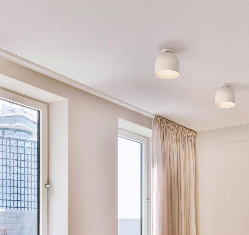 Biały, elegancki plafon w minimalistycznym stylu Rio Robin