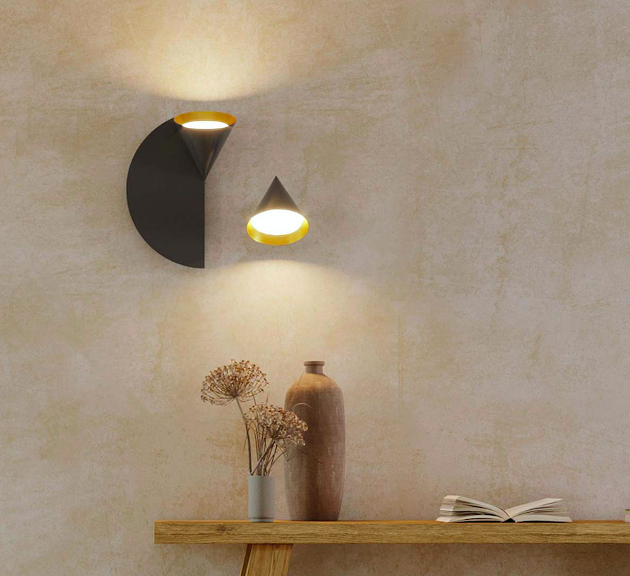 Czarno-złoty kinkiet Rubi Duo w kształcie dekoracyjnego stożka z białą kulą