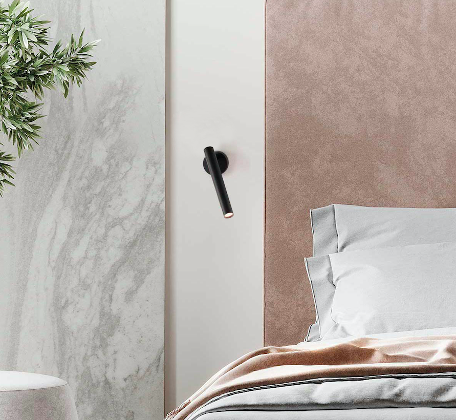 Czarny, elegancki kinkiet Rui LED do sypialni z ruchomą tubą do czytania