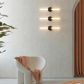 Czarny kinkiet liniowy Roos LED z akrylowymi tubami w ciepłej barwie 3000K