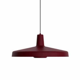 Wisząca lampa Arigato Large w czerwonym kolorze o płaskim kształcie