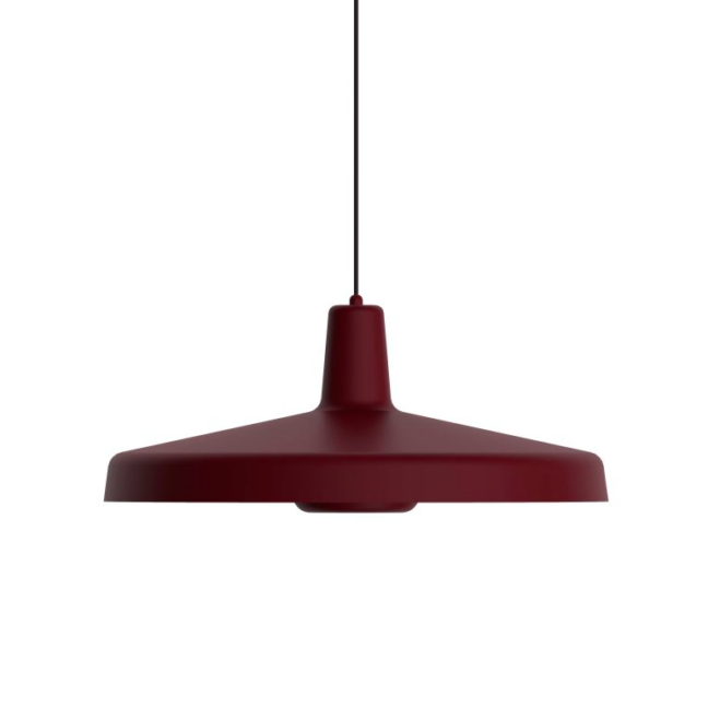 Wisząca lampa Arigato Large w czerwonym kolorze o płaskim kształcie