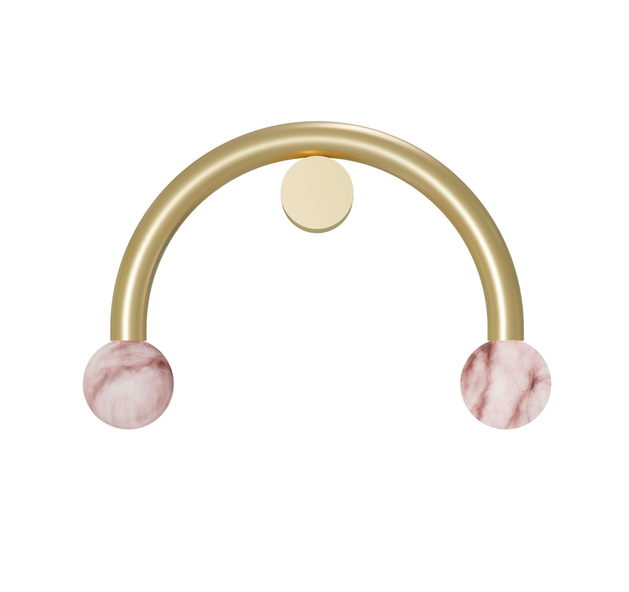 Hiszpański kinkiet Rigoberta Curved z kloszami z alabastru umieszczonymi na eleganckim łuku