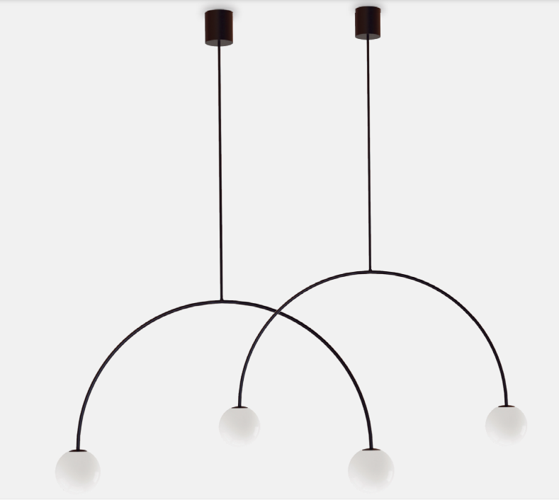 Stylowa lampa wisząca Riga 80 – czarny łuk z kulistymi kloszami