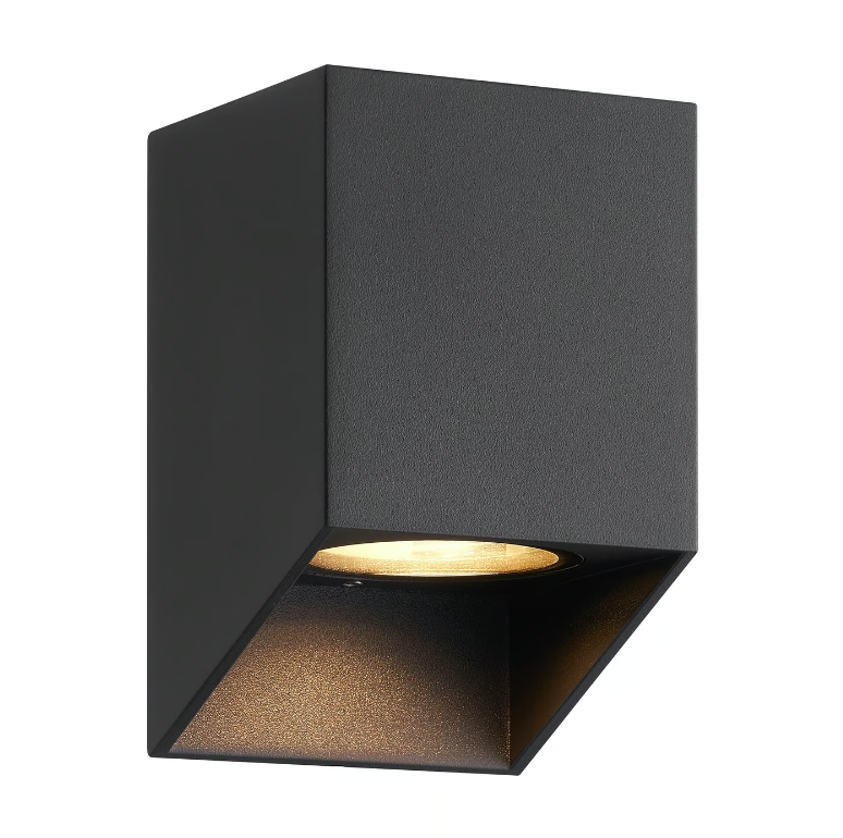 Czarny kinkiet Nico w kompaktowym rozmiarze, o klasie szczelności IP54