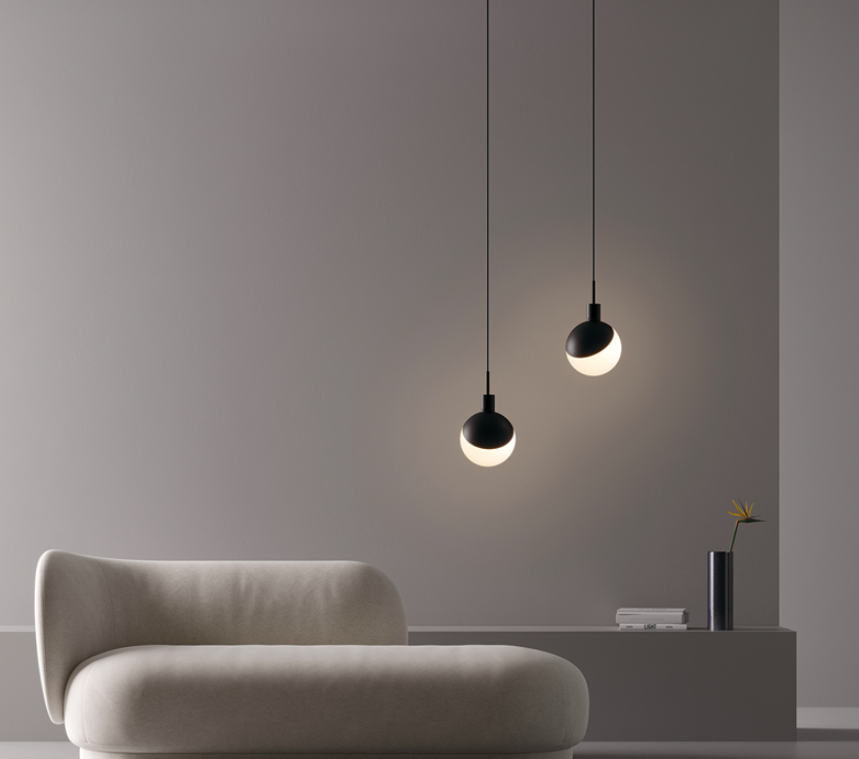 Nowoczesna, wisząca lampa Baluna w czarno-białej formie kuli