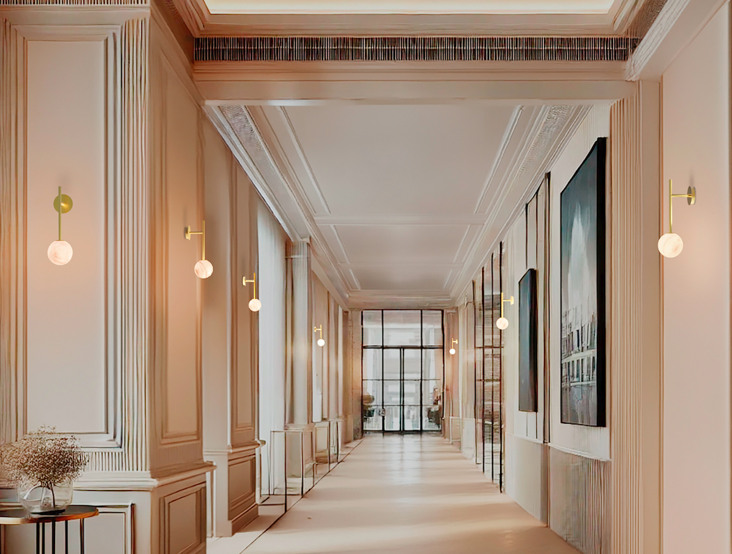 Złoty kinkiet Royal z alabastrowym, kamiennym dyfuzorem