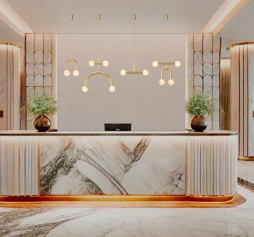 Złota wisząca lampa Rigoberta Super Curved z alabastrowymi kloszami