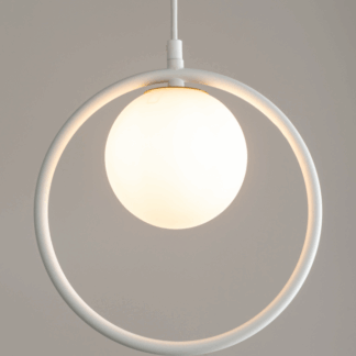 biala-lampa-wiszaca-aurika-obrecz-z-kula
