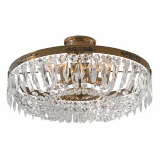 Okrągły plafon sufitowy z mosiężną ramą i licznymi przezroczystymi kryształowymi zawieszkami na białym tle.