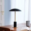 elegancka-lampa-stolowa-moon-led-w-czarno-zlotej-kolorystyce-z-marmurowa-podstawa