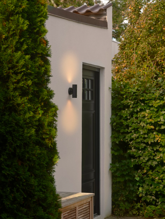 Czarna aluminiowa lampa ścienna Artilus w formie tuby, świecąca w górę i w dół, IP54