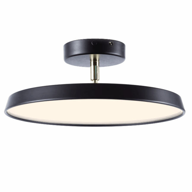 Okrągła lampa sufitowa LED na krótkiej regulowanej podstawie z czarną ramą i ciepłym światłem na białym tle.