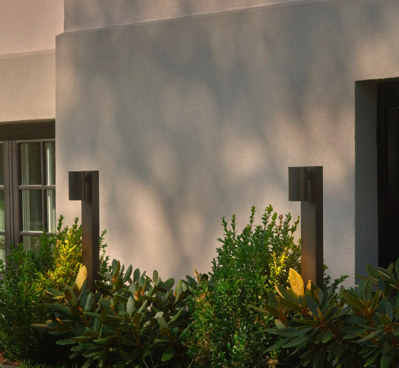 Czarny słupek Tin 80 – lampa ogrodowa do oświetlenia alejek, odporna na warunki atmosferyczne (IP44)