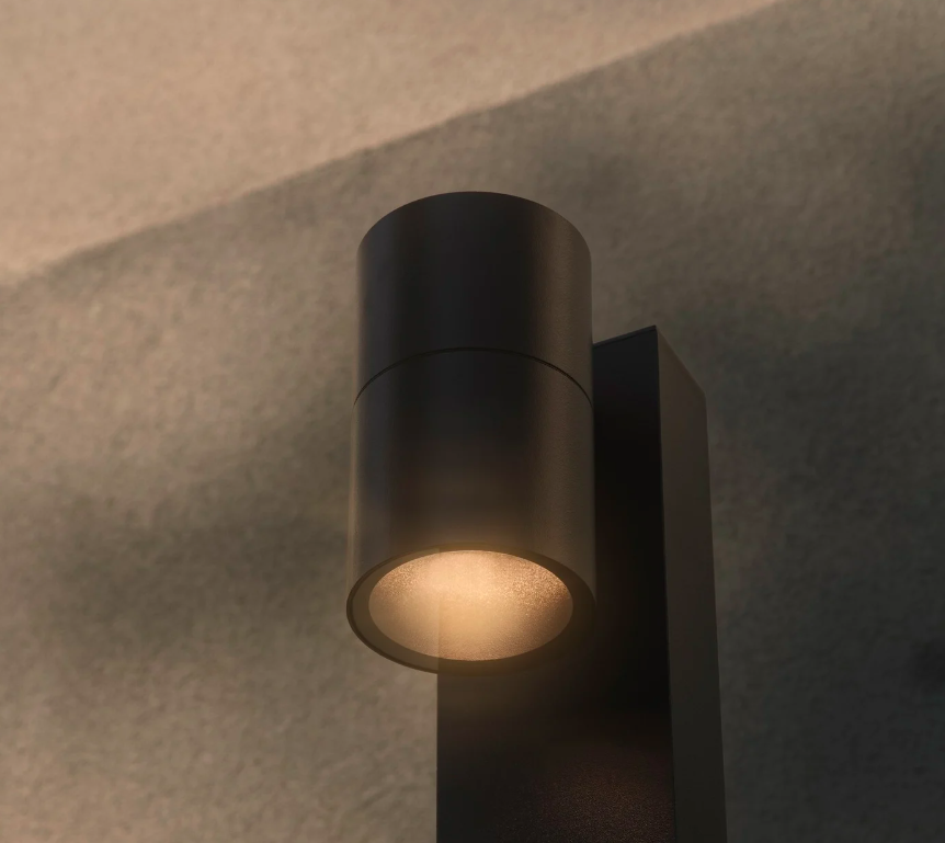 Czarny słupek Tin 80 – lampa ogrodowa do oświetlenia alejek, odporna na warunki atmosferyczne (IP44)