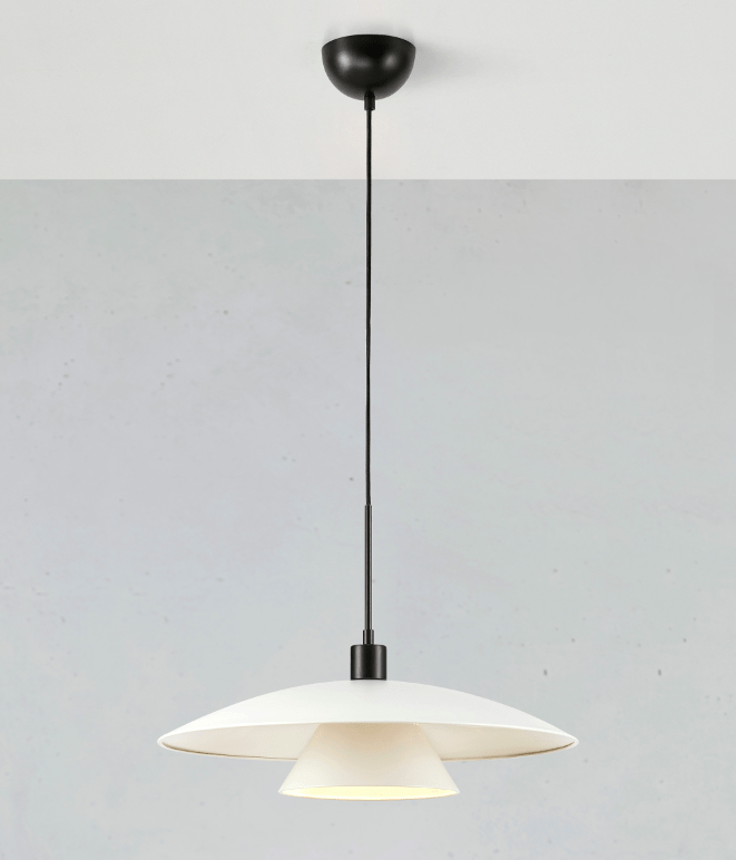 Duża, płaska, nordycka lampa wisząca Millinge 50 w białym kolorze