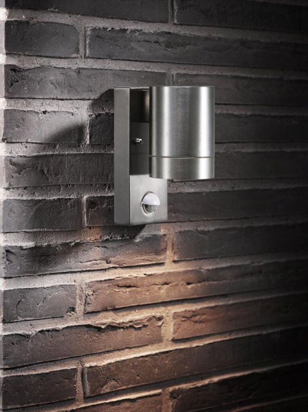 Galwanizowany kinkiet Tin Maxi z czujnikiem ruchu, o klasie szczelności IP54