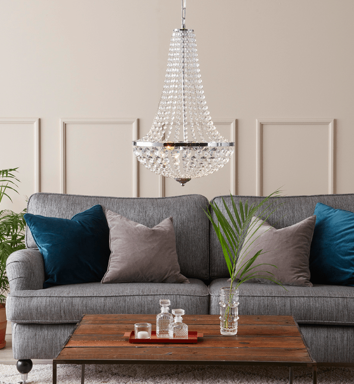 Klasyczny srebrny żyrandol glamour Island 40 cm z kryształowymi wisiorami