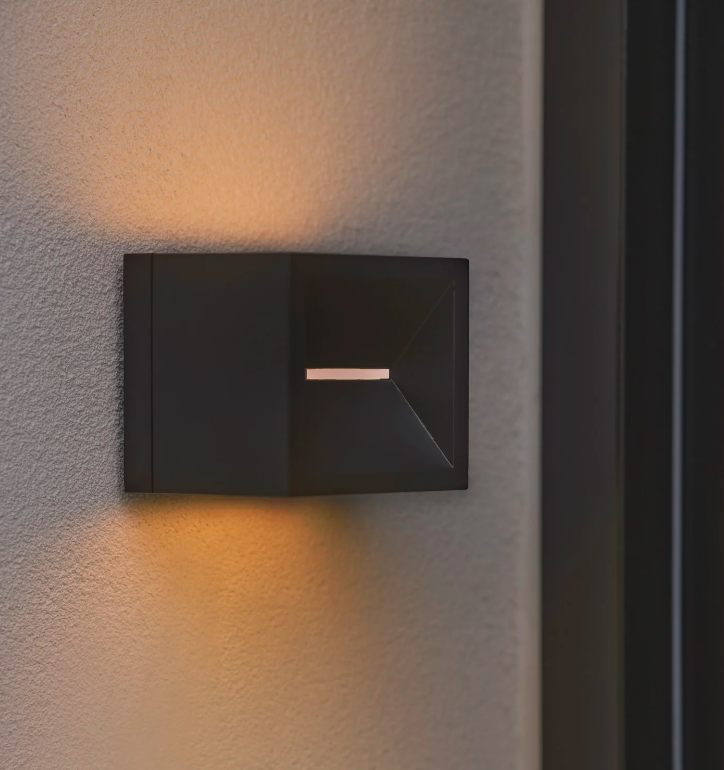 Kwadratowy zewnętrzny kinkiet LED Rivo o klasie szczelności IP54