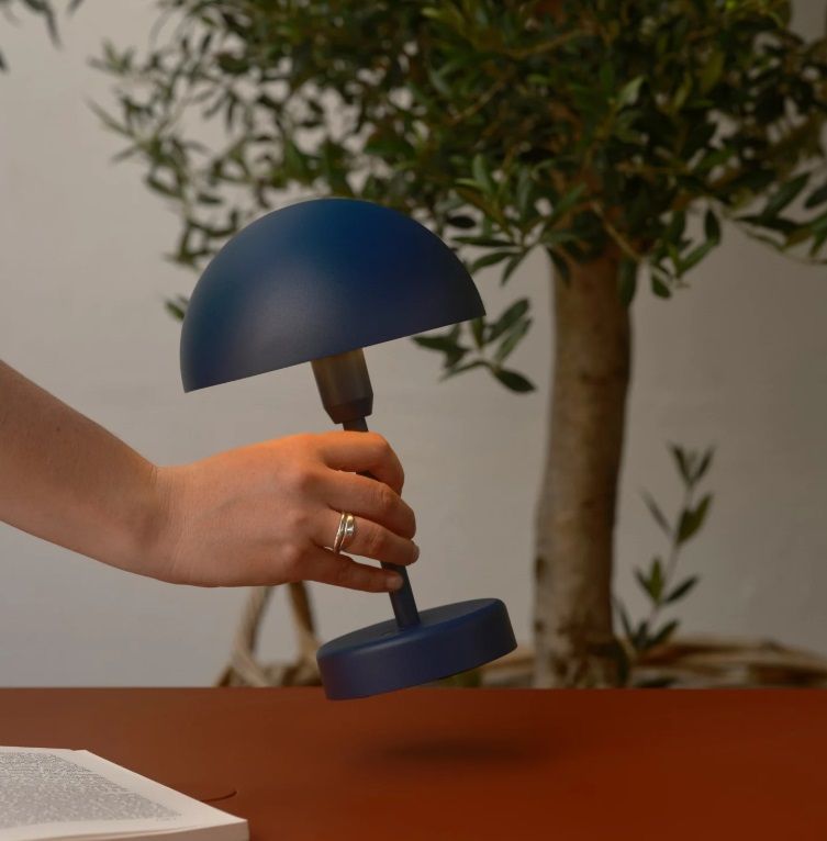 Niebieska lampka Ellen To-Go - na baterie