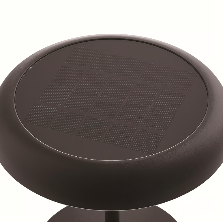 Solarna i ładowana przez USB lampka Elmer na stolik tarasowy, odporna na warunki atmosferyczne (IP44) – hit sezonu!