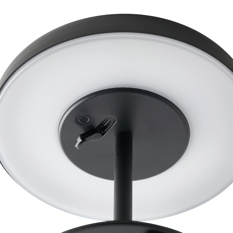 Solarna i ładowana przez USB lampka Elmer na stolik tarasowy, odporna na warunki atmosferyczne (IP44) – hit sezonu!