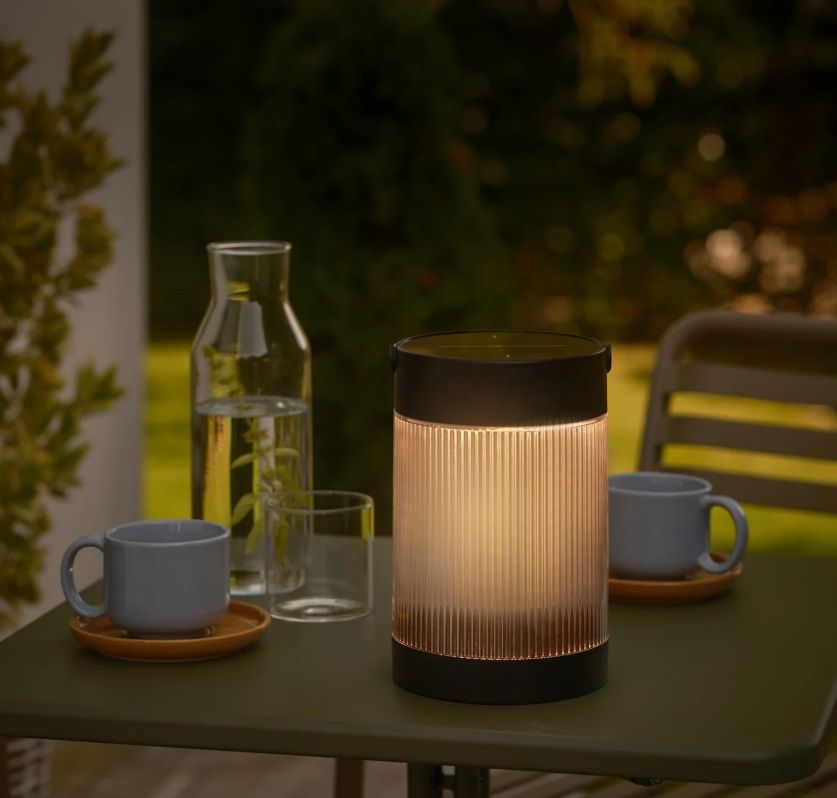 Solarna lampka tarasowa Coupar, odporna na warunki atmosferyczne (IP44), zasilana bateriami