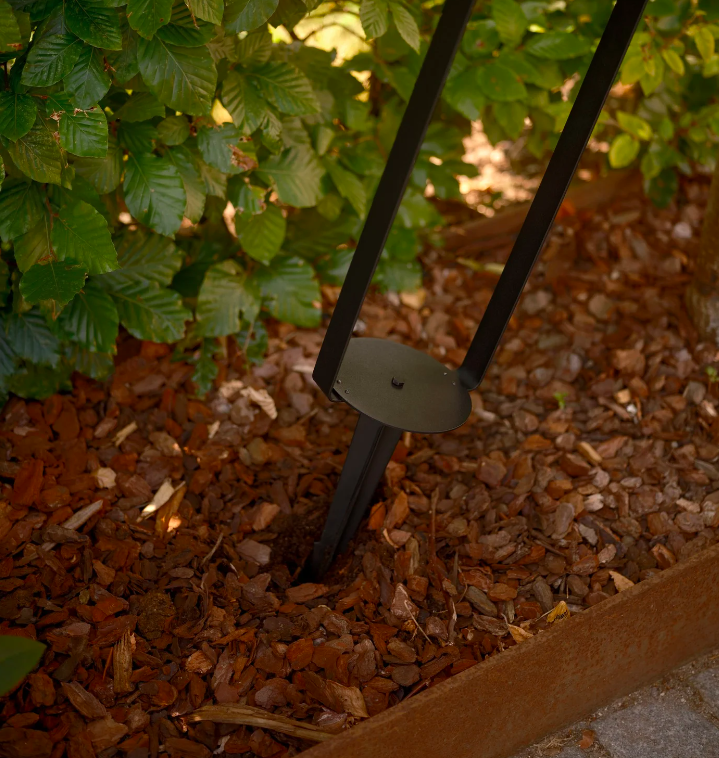 Solarny słupek ogrodowy Saulio z uchylnym źródłem światła i klasą ochrony IP44