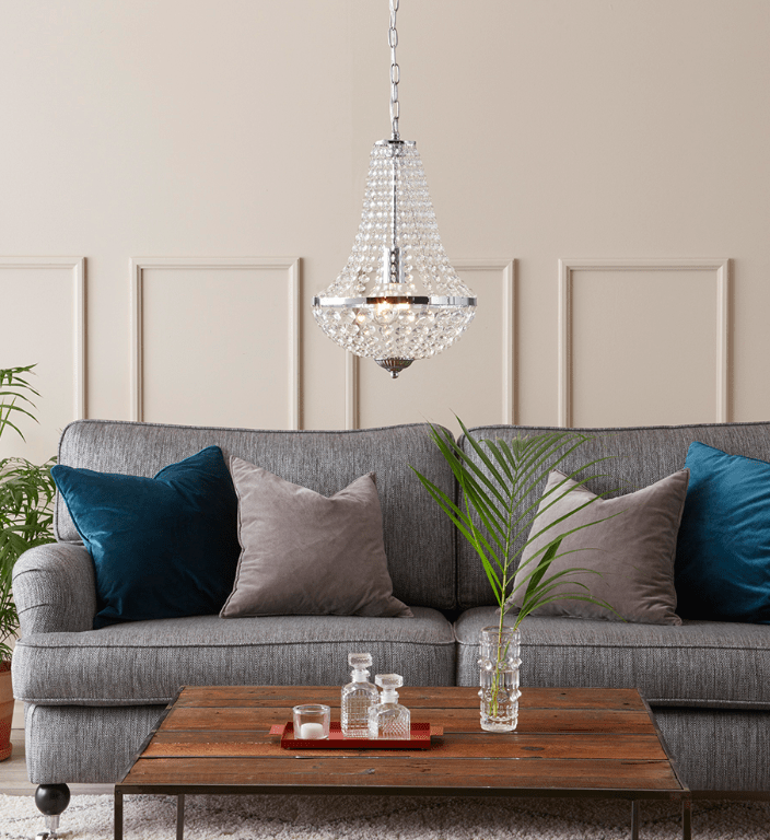 Srebrna wisząca lampa glamour Island o średnicy 30 cm z kryształowymi łańcuszkami