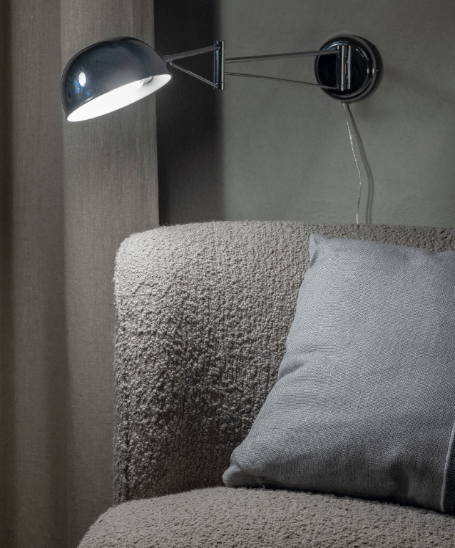 Srebrny, ruchomy kinkiet Portland na wysięgniku w kolorze chromu