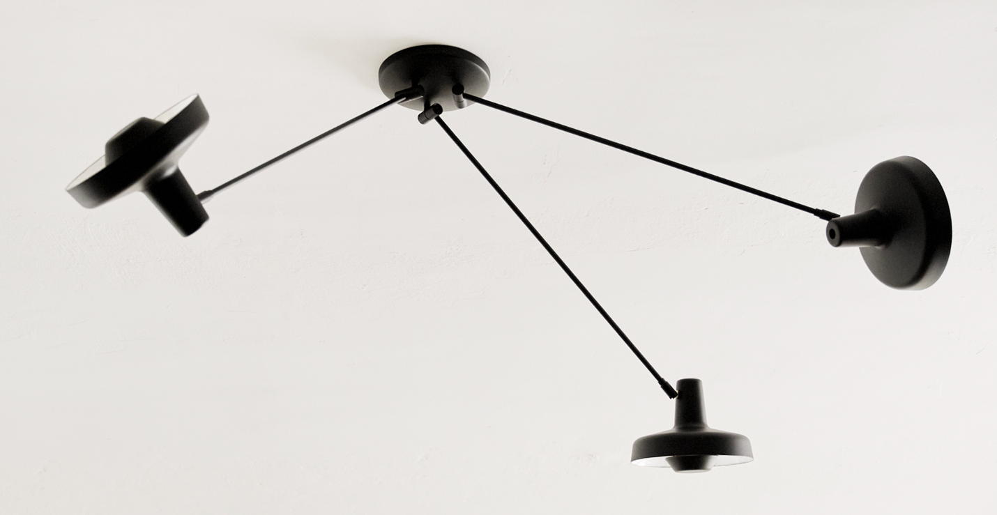 Stylowa czarna lampa sufitowa Arigato P3 z trzema źródłami światła