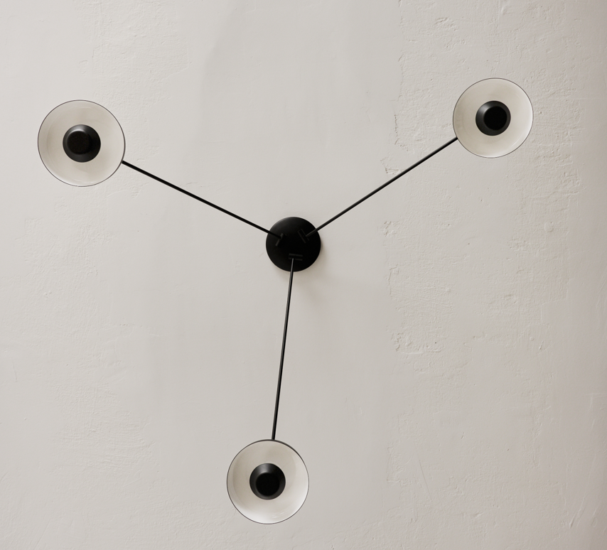 Stylowa czarna lampa sufitowa Arigato P3 z trzema źródłami światła