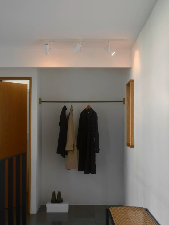 Zestaw oświetlenia szynowego Jerome z trzema regulowanymi tubami na szynie o długości 100 cm