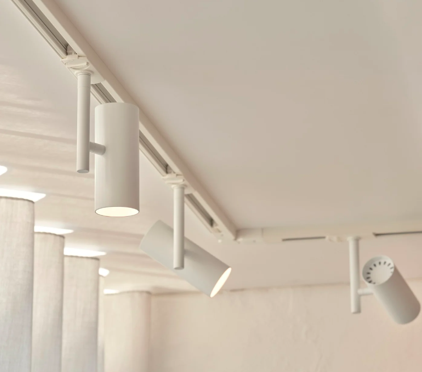 Zestaw oświetlenia szynowego Jerome z trzema regulowanymi tubami na szynie o długości 100 cm